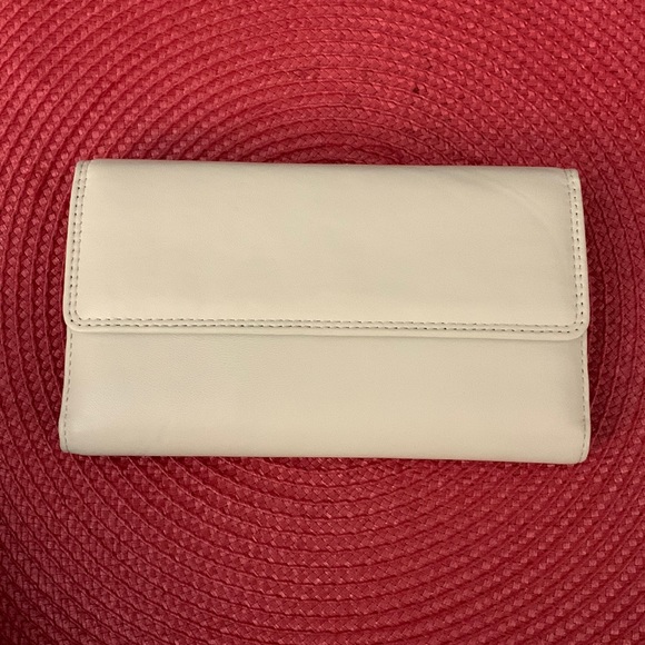 Off-White / Light Beige Genuine Leather Wallet - Picture 5 of 14